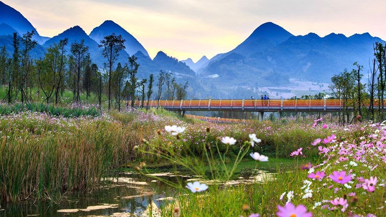 Dự án Liupanshui Minghu Wetland Park  / Turenscape