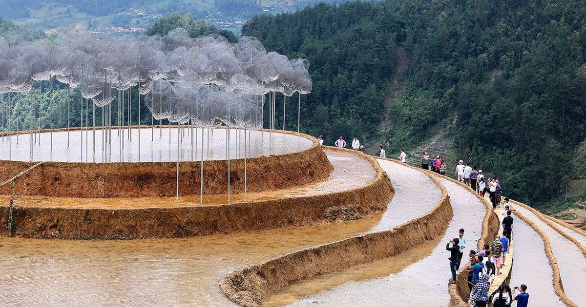 Toàn cảnh Mây Pha Lê trên đồi Mâm Xôi với du khách