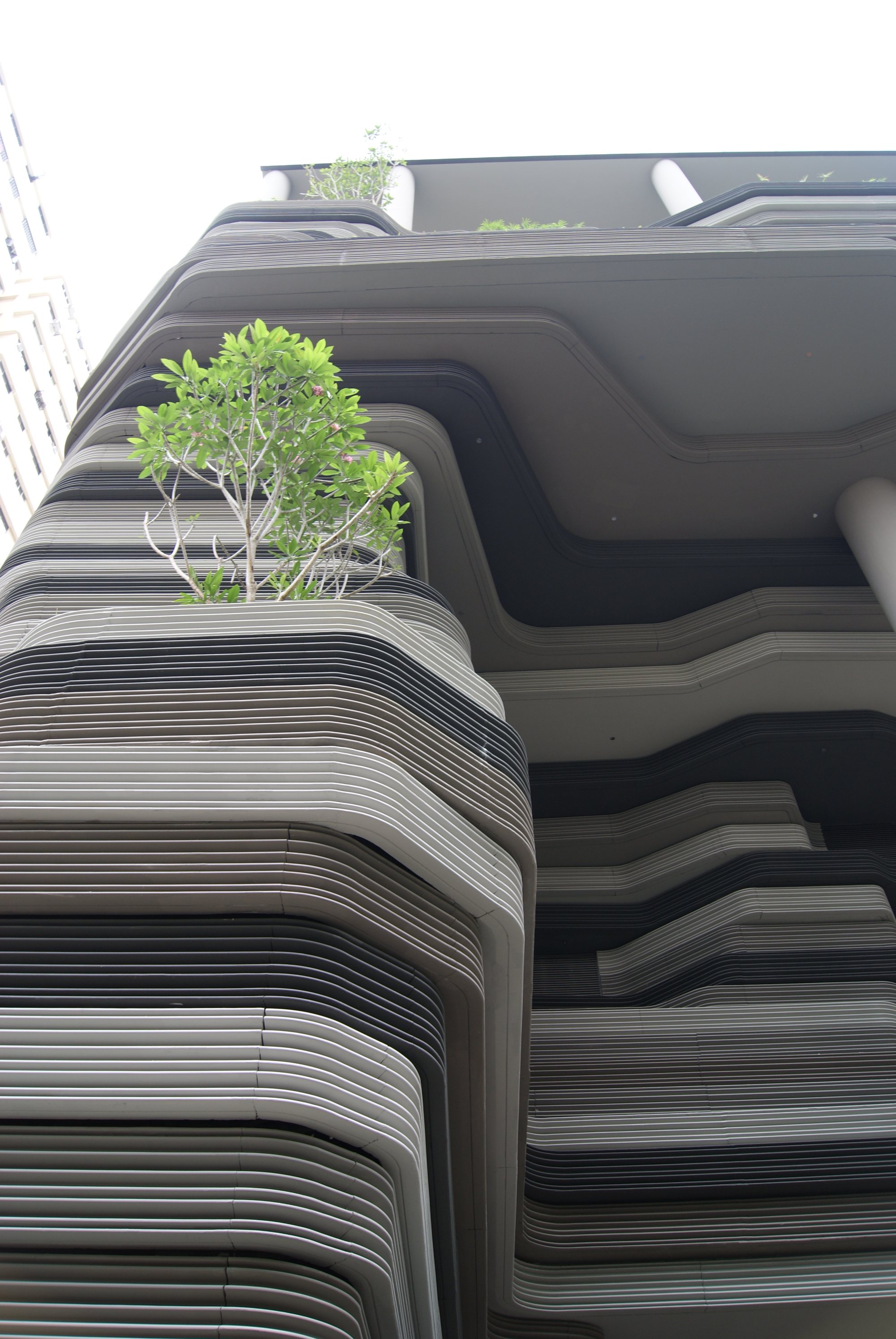 Parkroyal on Pickering, Singapore — các tầng vườn nhô ra khỏi mặt đứng