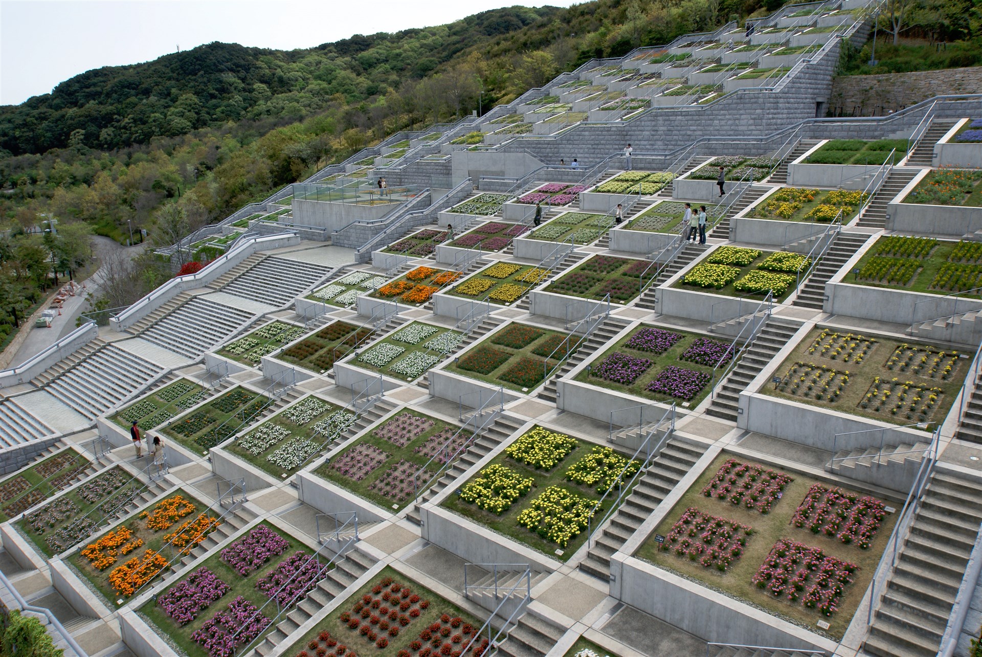 Naoshima, Awaji Yumebutai (2000), vườn đá Jissō-in cải tạo 2013 (hình 2 trong 4)