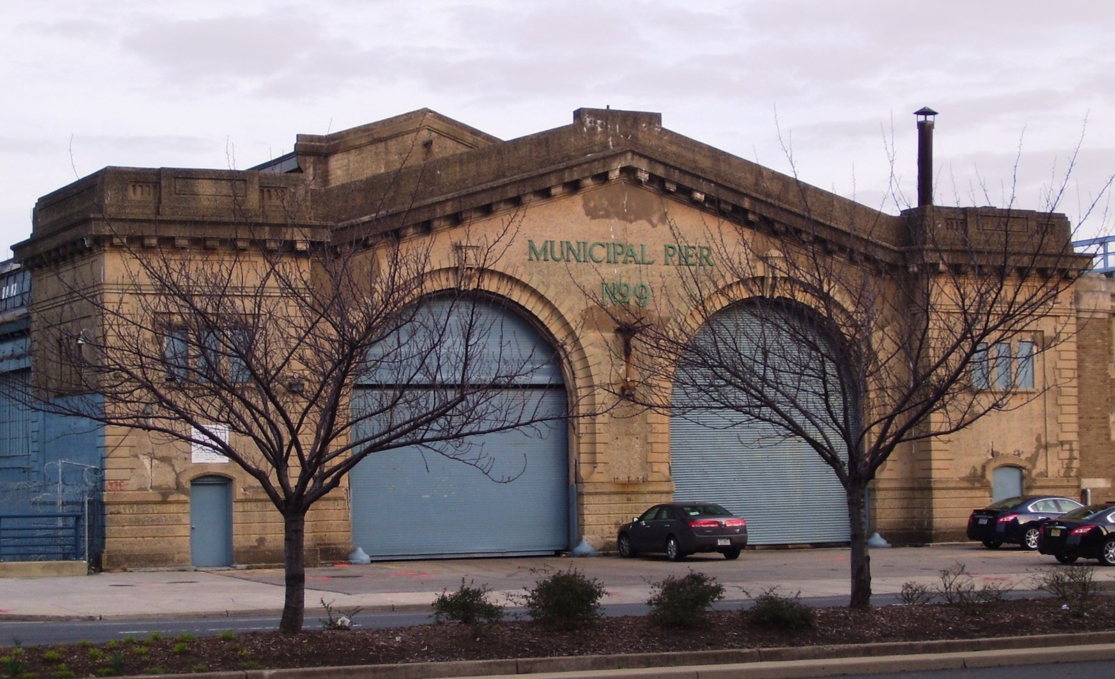 Bờ sông Delaware, Philadelphia — Mặt tiền nhà kho gạch cổ 'Municipal Pier 1891'