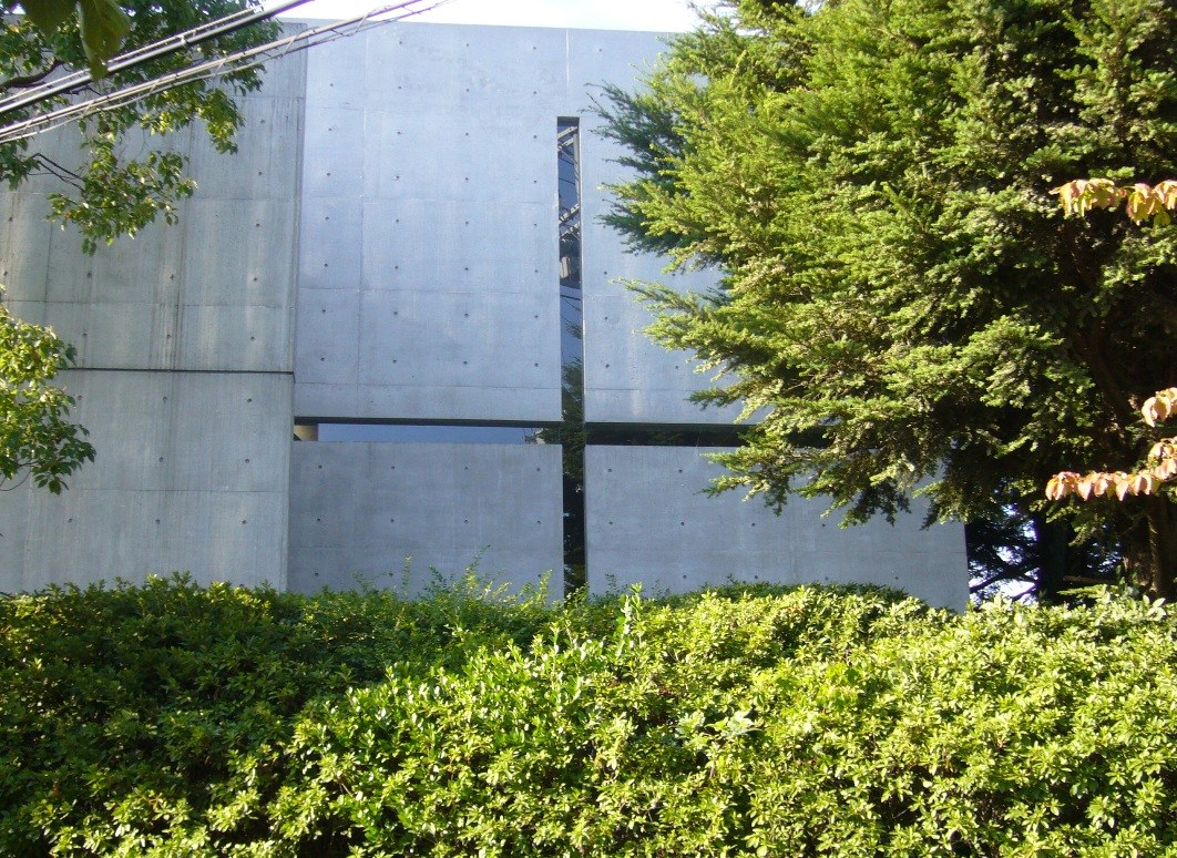 Tadao Ando — Toàn cảnh khối bê tông Ibaraki Kasugaoka Church giữa