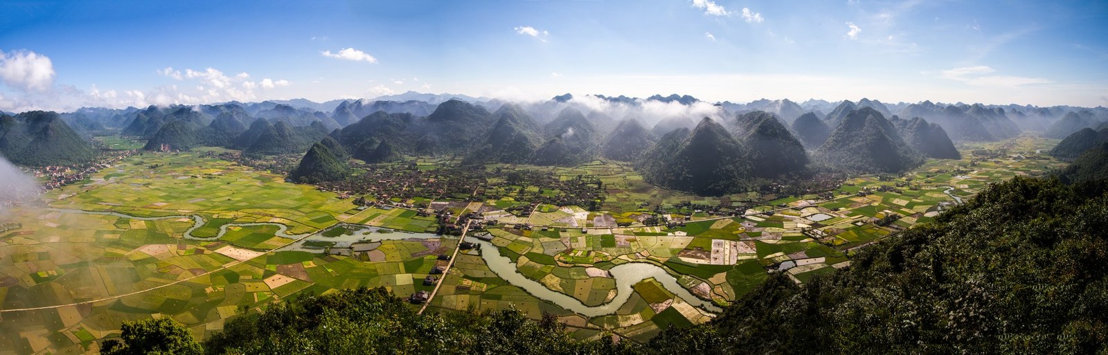 Công viên địa chất toàn cầu UNESCO ở Việ — Toàn cảnh thung lũng Bắc Sơn nhìn từ núi