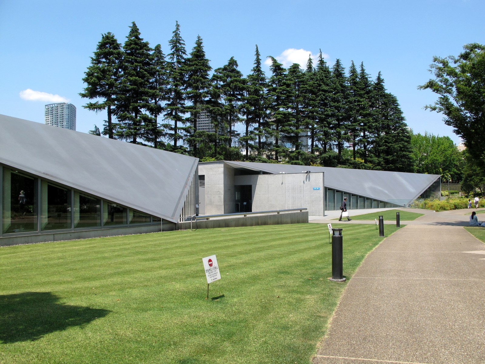 Tadao Ando là ai? Võ sĩ tự học thành bậc — 21_21 Design Sight ngày nắng