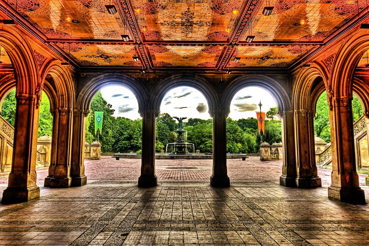 Khóa kiến trúc sư cảnh quan chính quy đầ — Nhìn qua dãy vòm của Bethesda Terrace ra đài