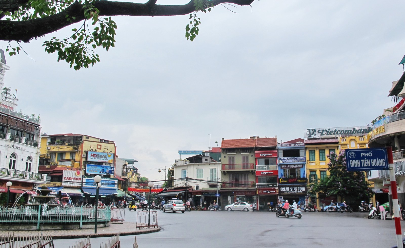 Hàm Cá Mập và 10 công trình từng bị đòi — Quảng trường Đông Kinh Nghĩa Thục trước cải tạo