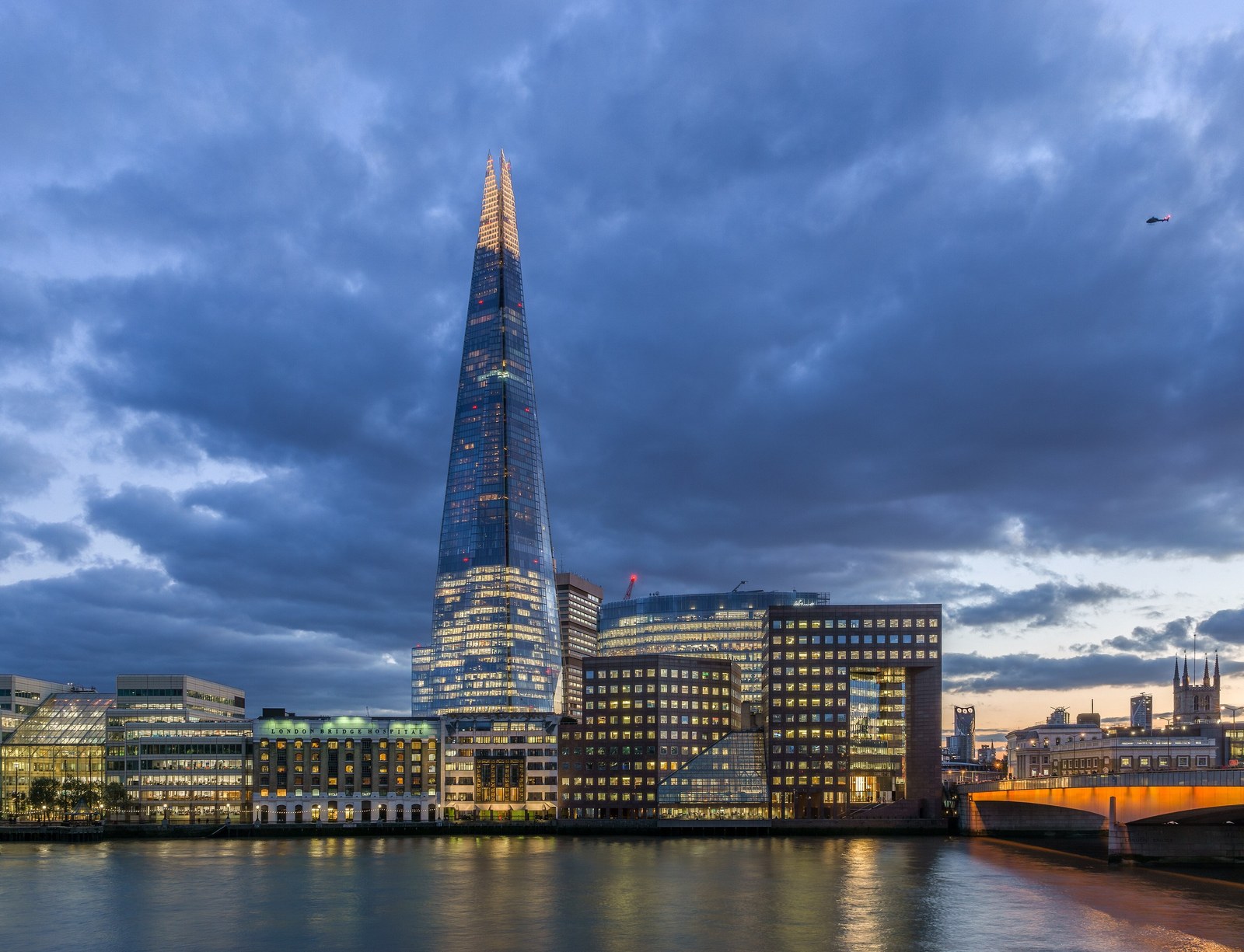 Hàm Cá Mập và 10 công trình từng bị đòi — Tháp kính The Shard vượt lên trên các khối
