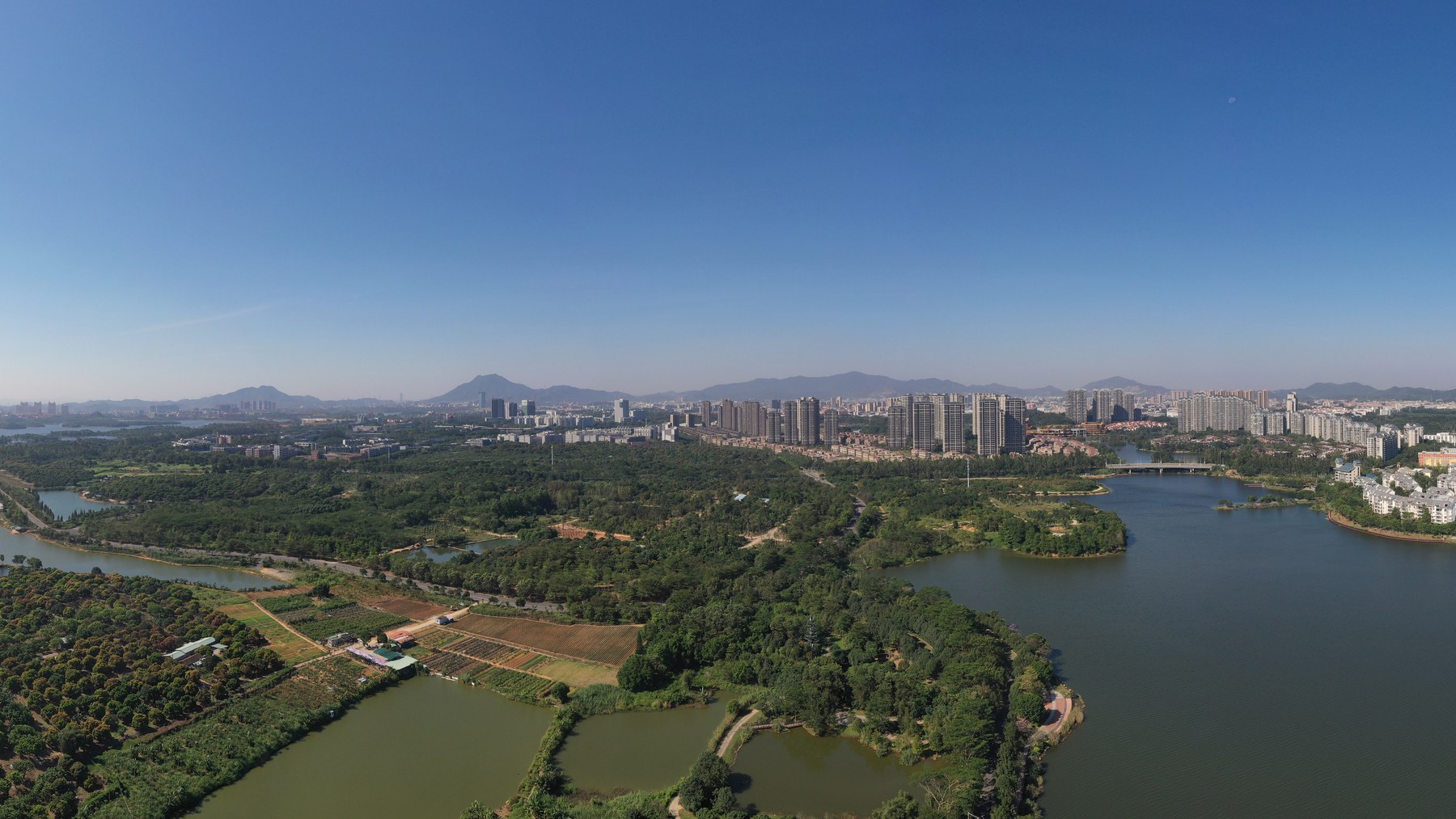 PUBLIC REALM — con đường xuyên hồ Tùng Sơn nhường lại cho người đi bộ