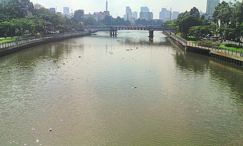 Kênh Nhiêu Lộc – Thị Nghè, TP.HCM — lòng kênh kè bê tông nhìn từ cầu Bông