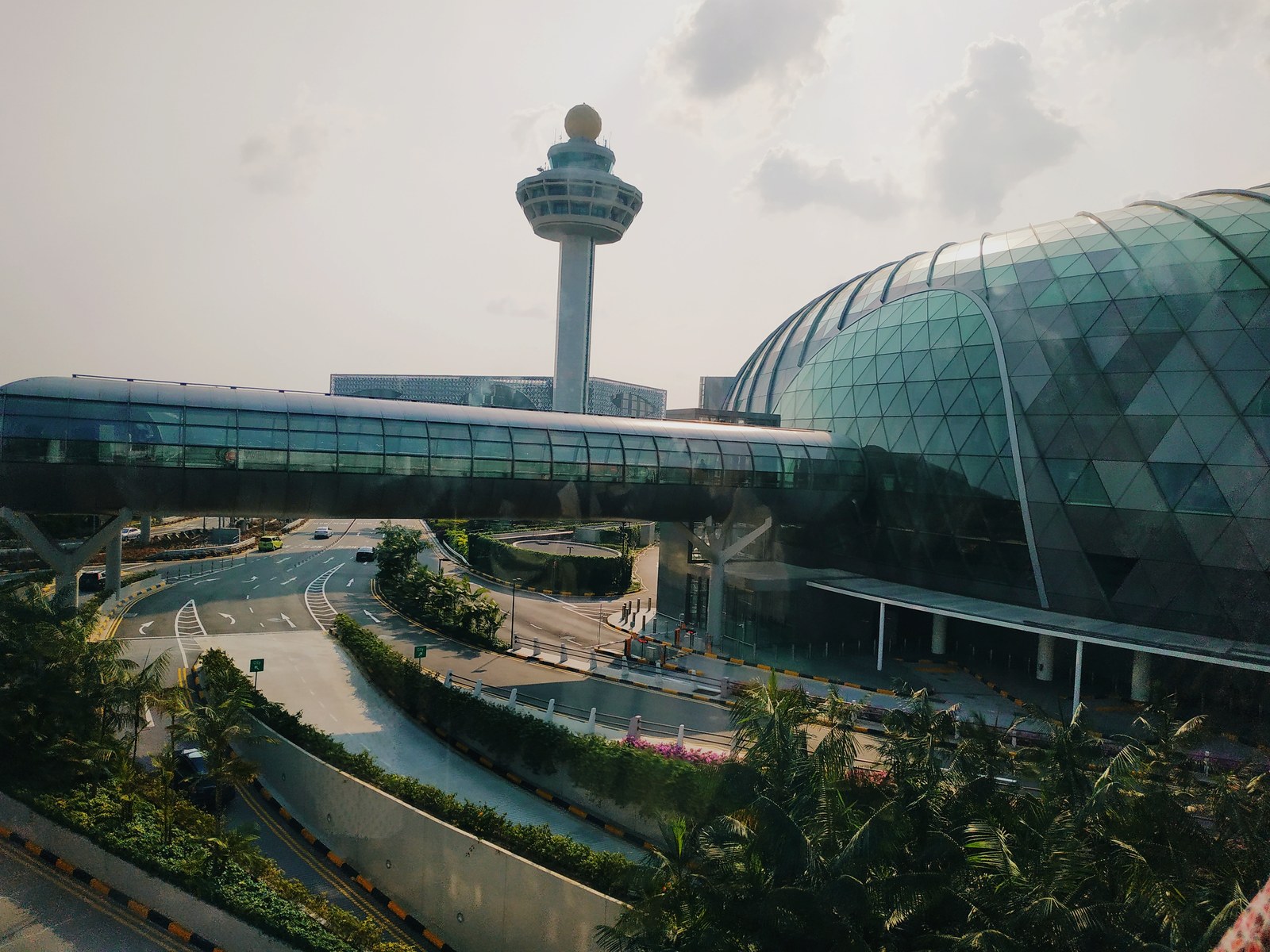 Jewel Changi — Jewel Changi Airport nhìn từ ngoài lúc hoàng hôn