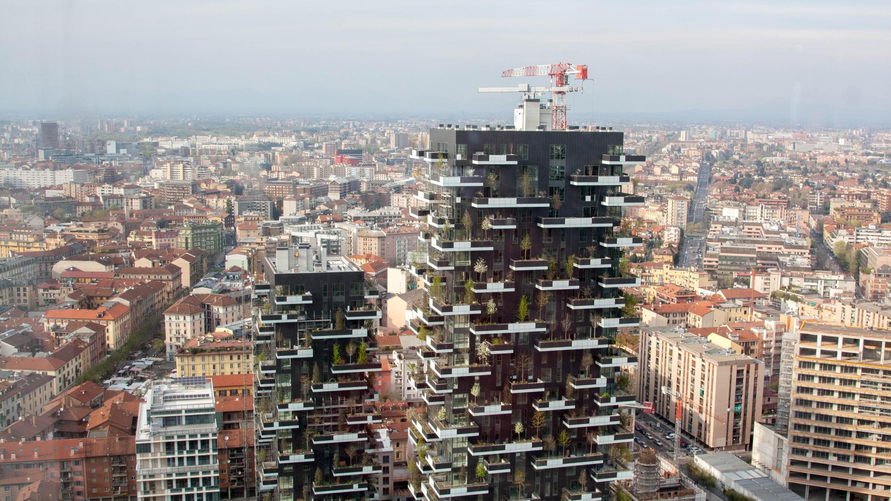 BOSCO VERTICALE — hai tháp chung cư ở Milan cõng một hecta rừng lên không trung