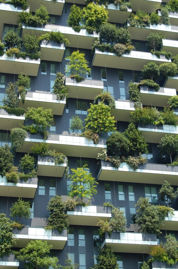 Bosco Verticale — Cận cảnh mặt tiền một tháp phủ kín cây