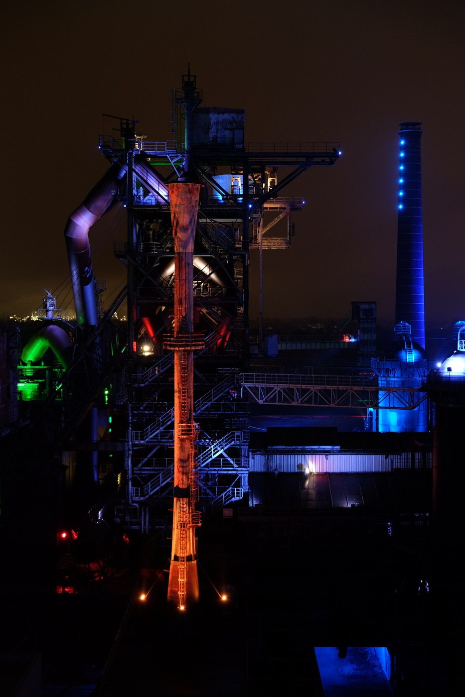 Duisburg-Nord — Lò cao được chiếu đèn nhiều màu về đêm