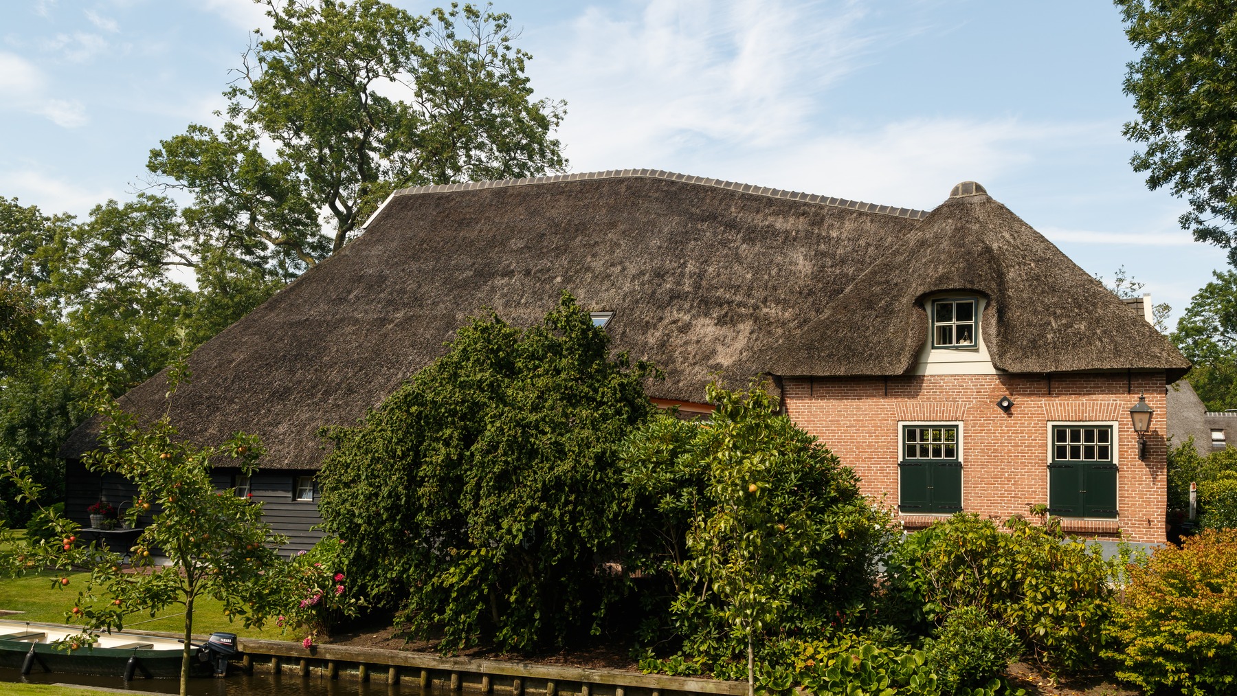 Giethoorn: làng THAN BÙN không đường xe, và cái giá của 200.000 khách mỗi năm
