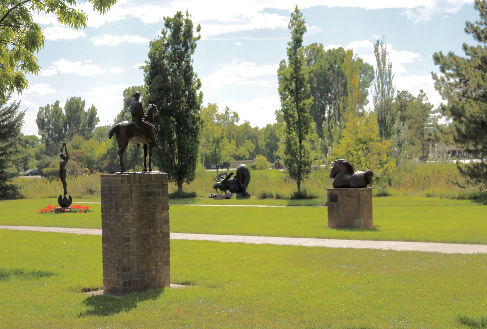 Công viên văn hóa — Vườn tượng Benson Park