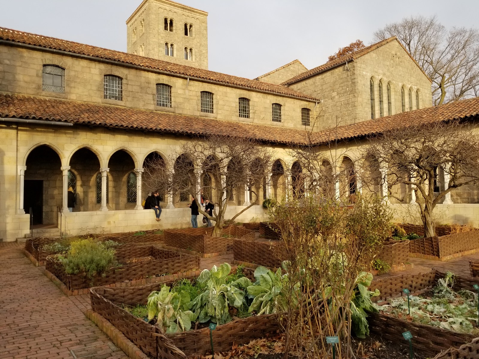 Ảnh minh hoạ — Vườn rau trong sân tu viện Bonnefont Cloister (The