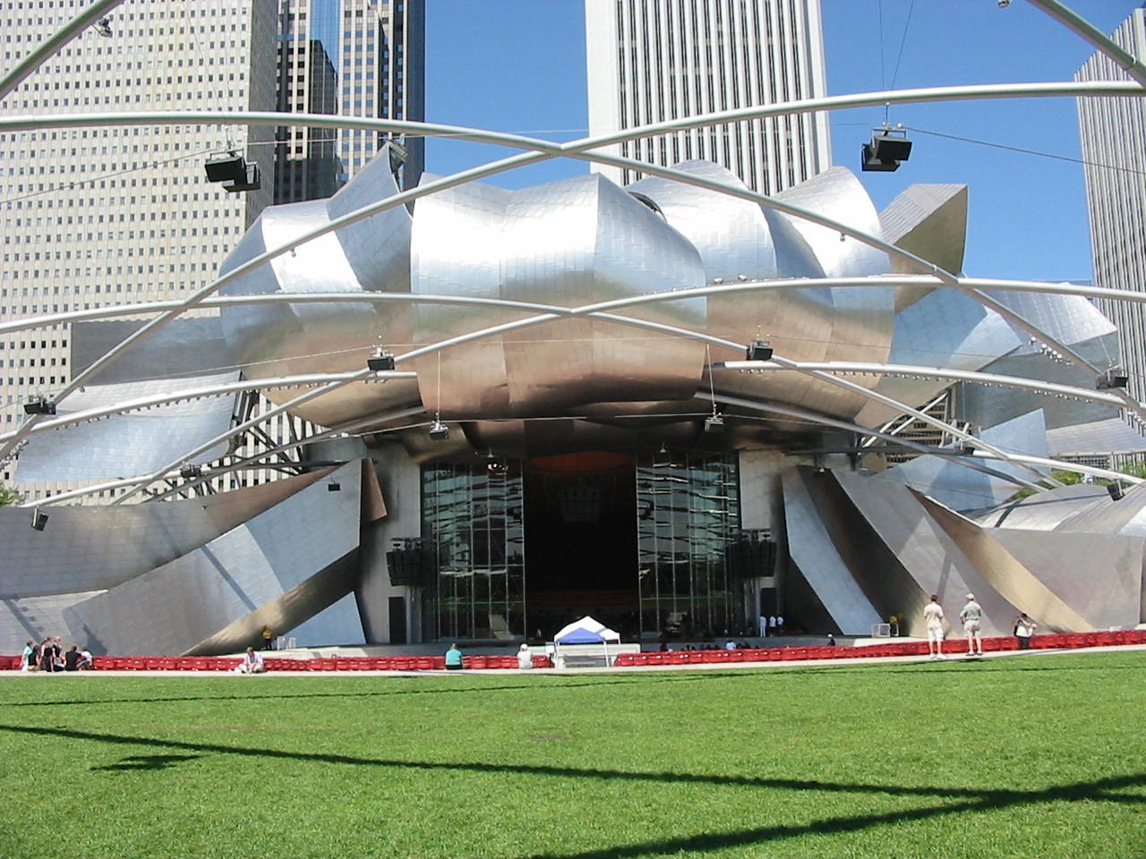 Millennium Park — Mái thép uốn cong của Jay Pritzker Pavilion (Frank